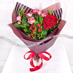 Сказочная феерия - стильный букет-комплимент из роз Сказочная феерия - стильный букет-комплимент из роз